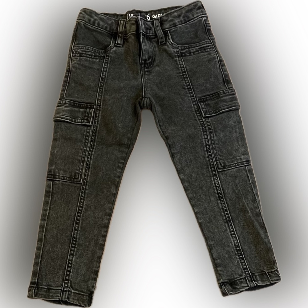 NWT, GAP, Kids High Rise Girlfriend Cargo Jeans, black, size 5.